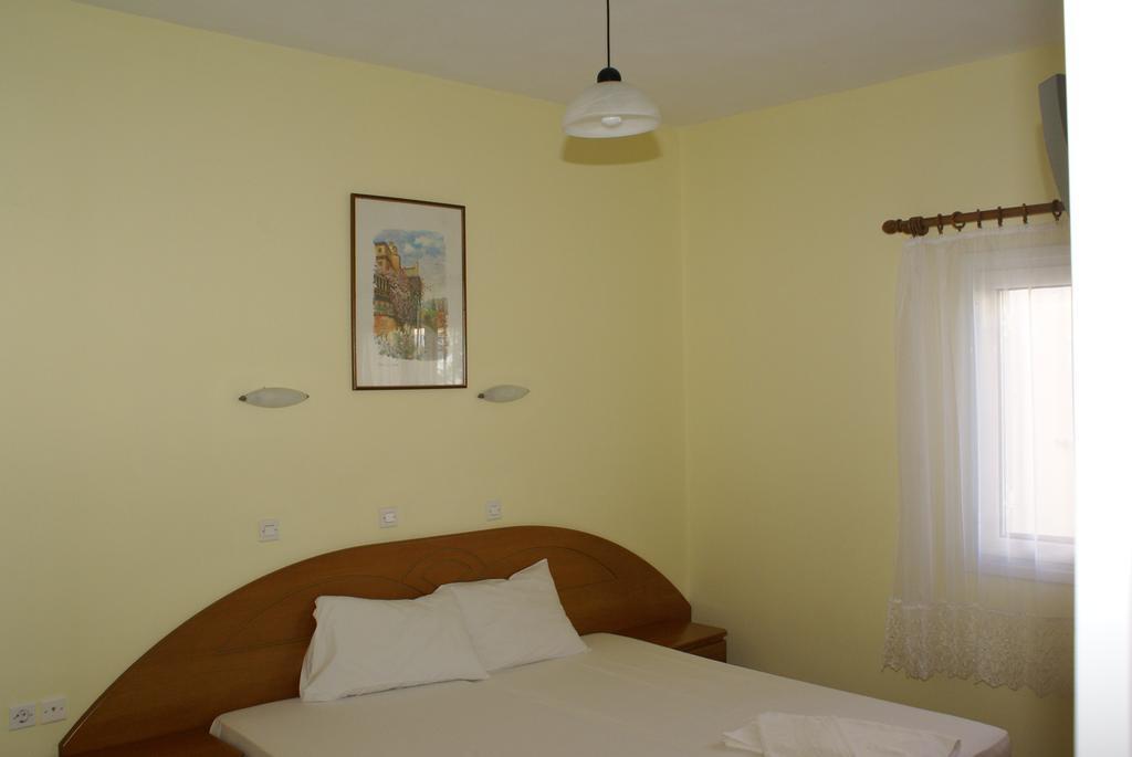 Andrianna Apartments Амудия Стая снимка