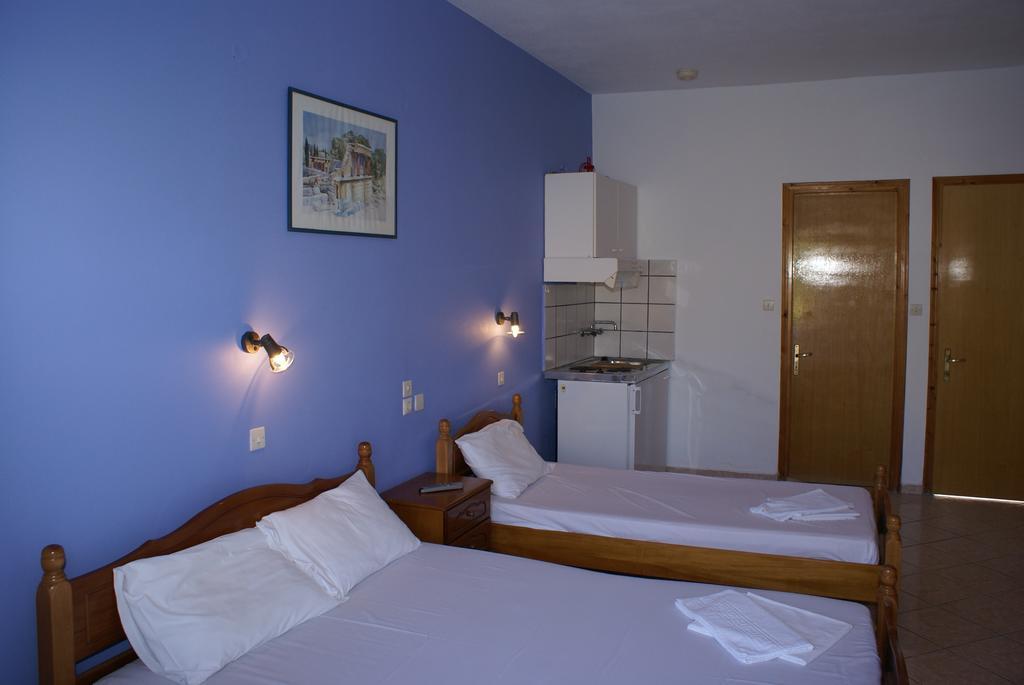 Andrianna Apartments Амудия Стая снимка