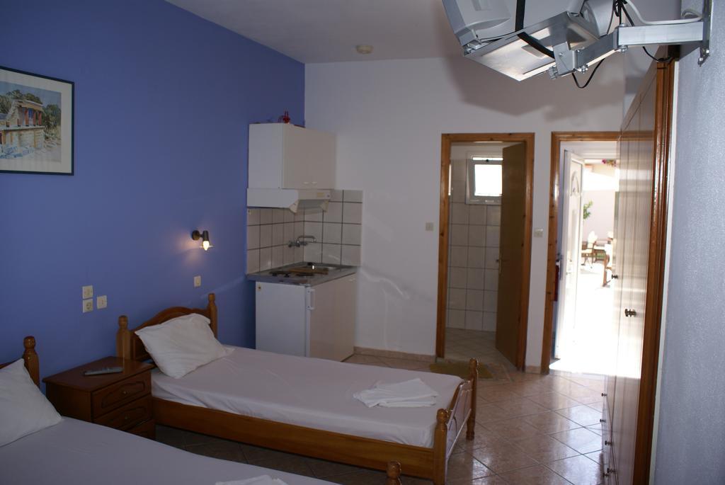 Andrianna Apartments Амудия Стая снимка