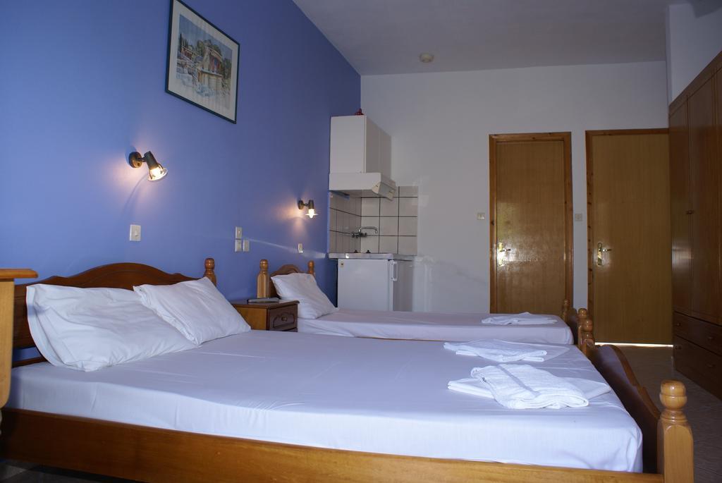 Andrianna Apartments Амудия Стая снимка