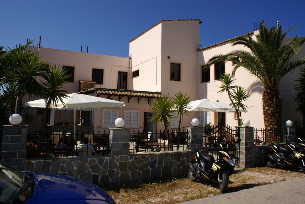 Andrianna Apartments Амудия Екстериор снимка